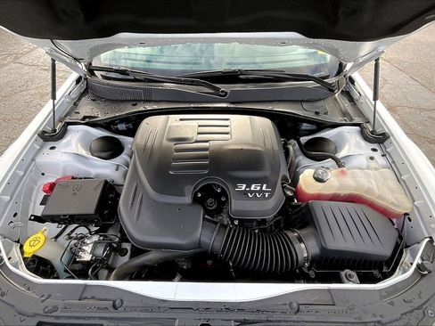 Used 2023 Chrysler 300 Touring L image 10