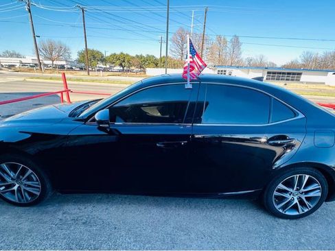 Used 2019 Lexus IS 300 image 2