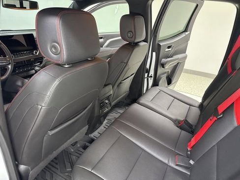 Used 2023 Chevrolet Colorado Z71 w/ Z71 Convenience Package 2 image 24