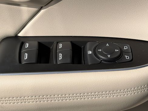 Used 2022 Buick Envision Avenir w/ Technology Package II FWD image 18