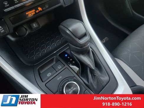 Used 2022 Toyota RAV4 XLE image 23