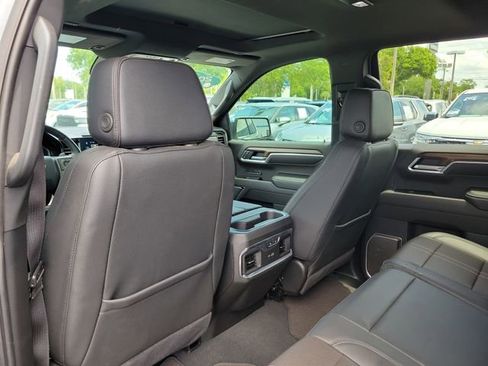 Certified 2025 Chevrolet Silverado 1500 High Country w/ Technology Package AWD/4WD image 15