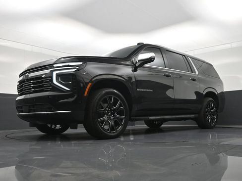 Used 2026 Chevrolet Suburban Premier RWD image 28