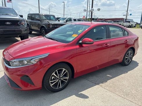 Used 2024 Kia Forte LXS w/ LXS Technology Package FWD image 3