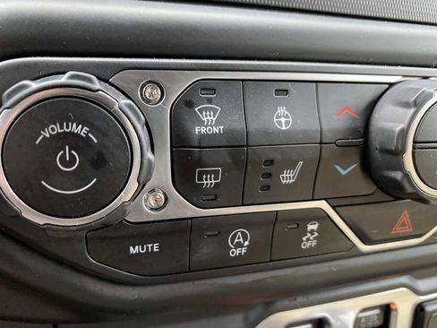Used 2018 Jeep Wrangler Sport AWD/4WD image 15