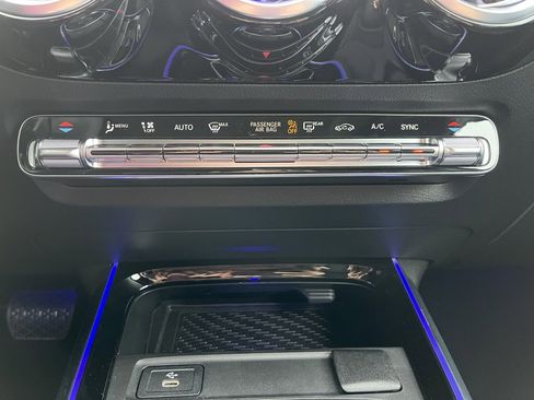 Used 2025 Mercedes-Benz GLA 250 4MATIC image 38