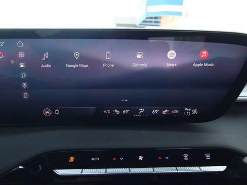 Used 2025 Buick Enclave Preferred AWD/4WD image 28