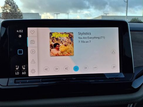 Used 2024 Volkswagen Atlas SE w/ Panoramic Sunroof Package FWD image 18