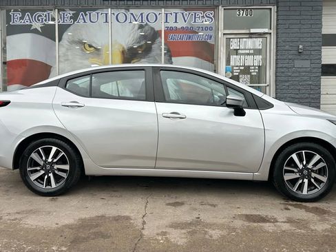 Used 2021 Nissan Versa SV image 2