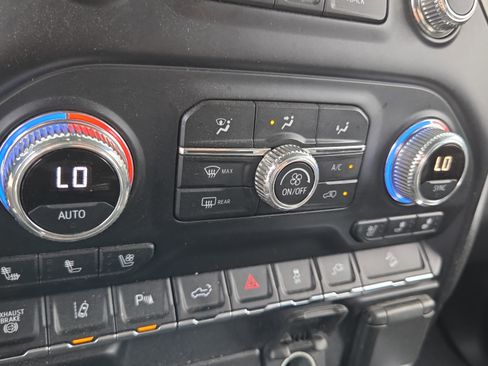 Used 2020 GMC Sierra 2500 Denali w/ Denali Ultimate Package image 29