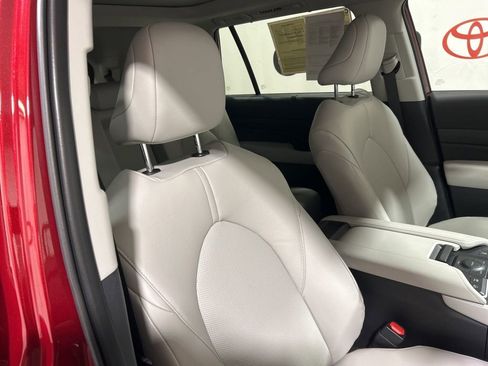Used 2025 Toyota Grand Highlander AWD Hybrid image 14
