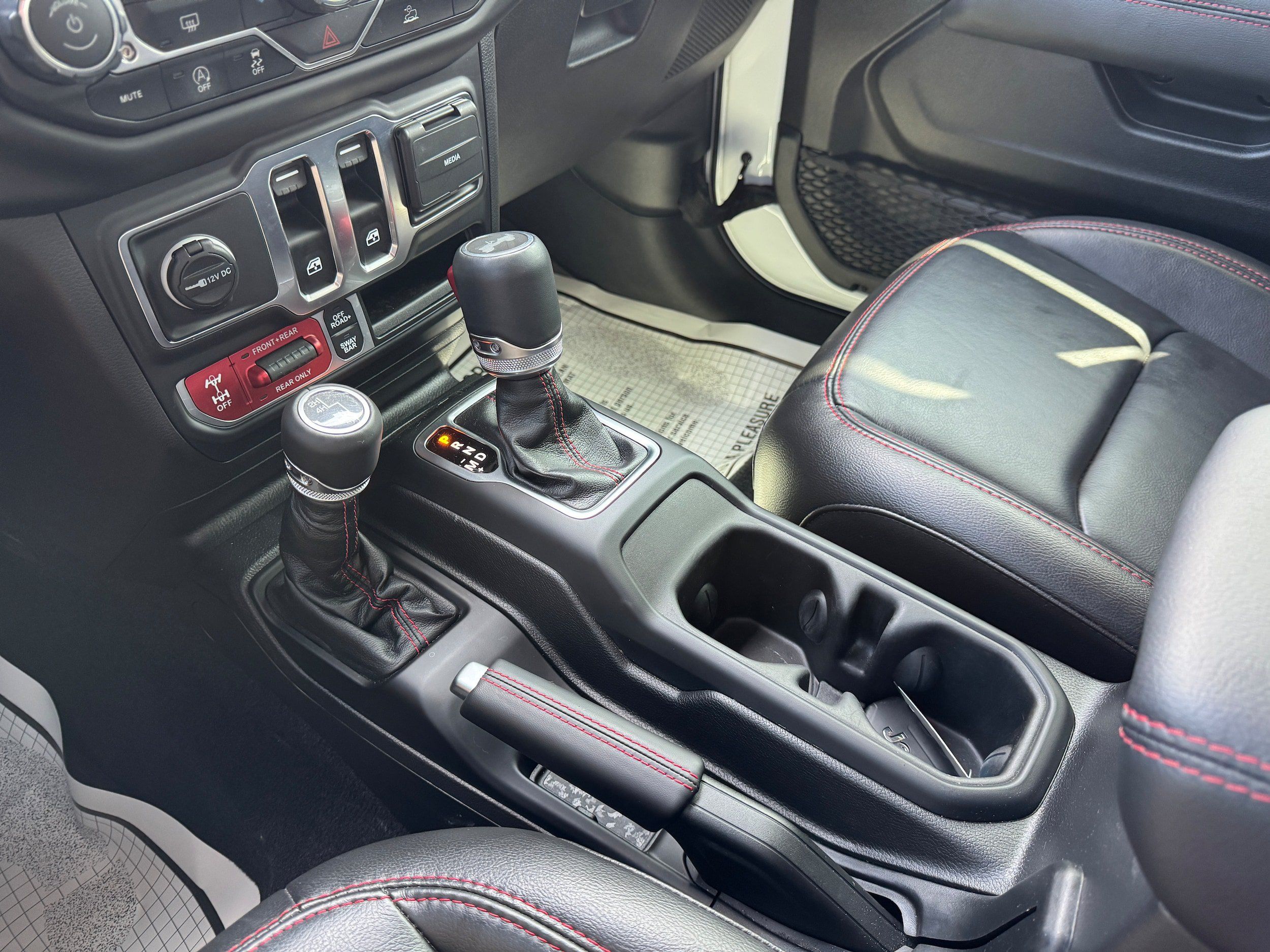 Used 2023 Jeep Wrangler Rubicon AWD/4WD image 19