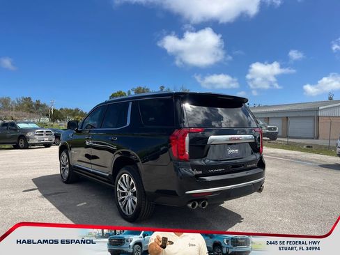 Used 2021 GMC Yukon Denali w/ Denali Premium Package image 5