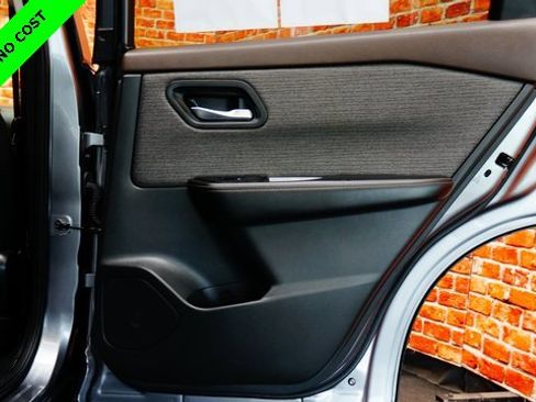 Used 2022 Nissan Rogue SV image 48