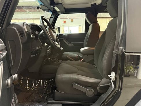 Used 2018 Jeep Wrangler Sport AWD/4WD image 11