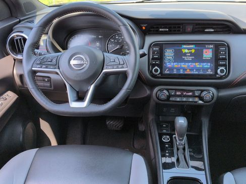Used 2023 Nissan Kicks SR w/ SR Premium Package FWD image 30