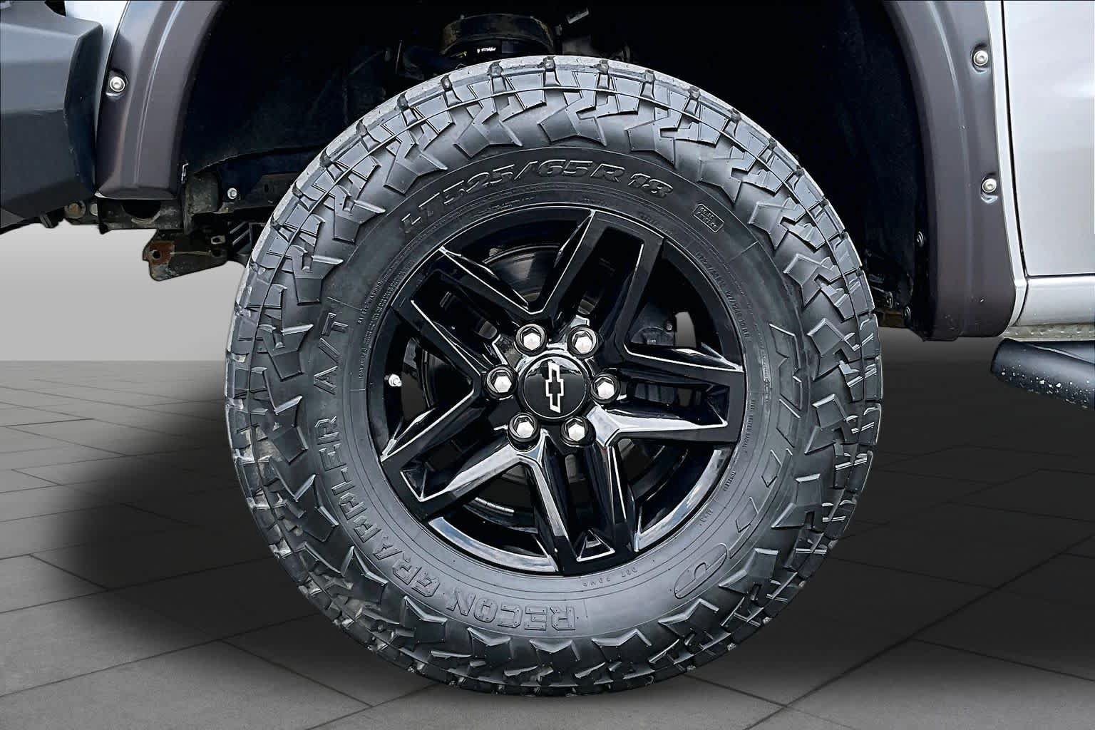 Used 2019 Chevrolet Silverado 1500 Custom Trail Boss w/ Custom Convenience Package AWD/4WD image 10