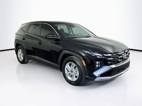 Used 2025 Hyundai Tucson SE image 23