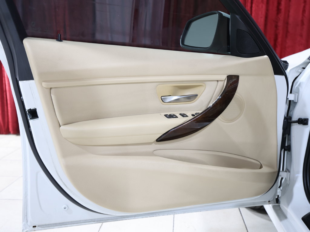 Used 2014 BMW 320i Sedan RWD image 10