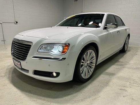 Used 2013 Chrysler 300 C w/ Light Group image 20