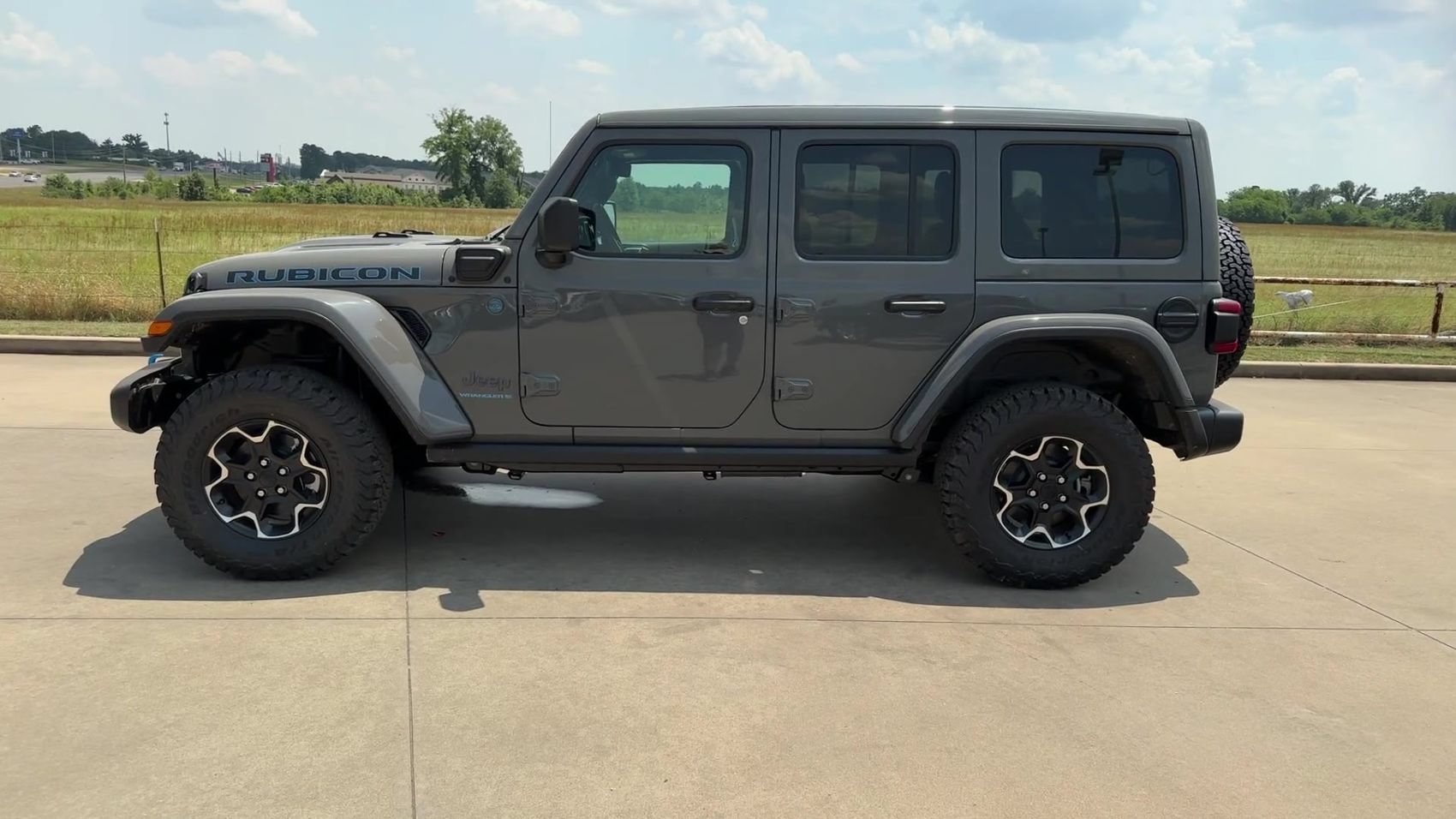 New 2023 Jeep Wrangler Unlimited Rubicon 4xe w/ Cold Weather Group AWD/4WD image 5