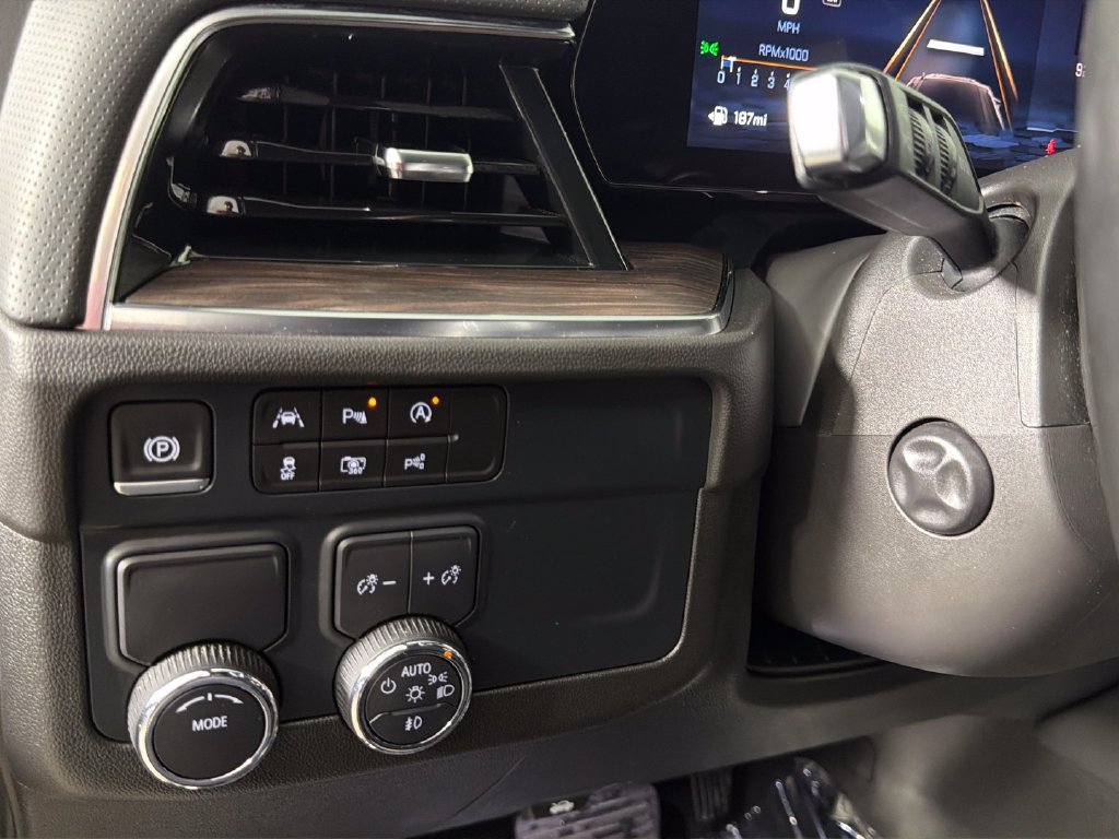 Certified 2025 Chevrolet Suburban Premier RWD image 21