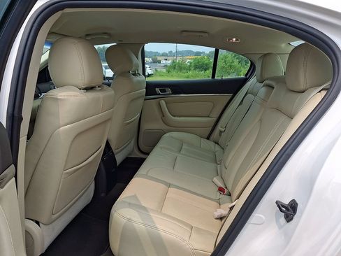 Used 2014 Lincoln MKS FWD image 10