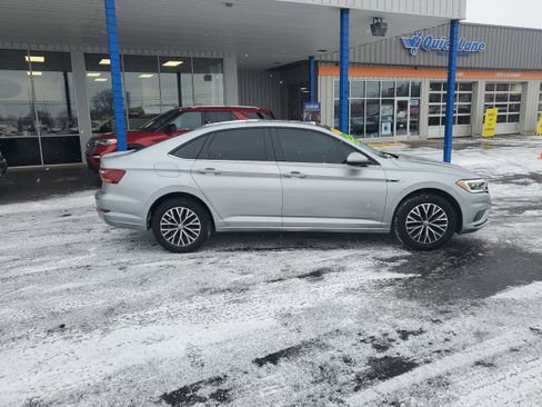 Used 2019 Volkswagen Jetta SEL w/ Cold Weather Package image 5
