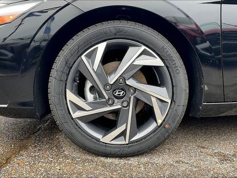 Certified 2025 Hyundai Elantra SEL w/ Cargo Package image 12