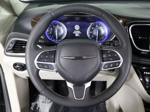 Used 2023 Chrysler Pacifica Limited image 47