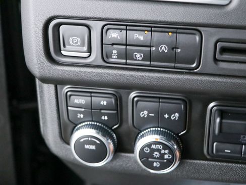 Used 2023 GMC Yukon SLT w/ SLT Premium Package AWD/4WD image 24