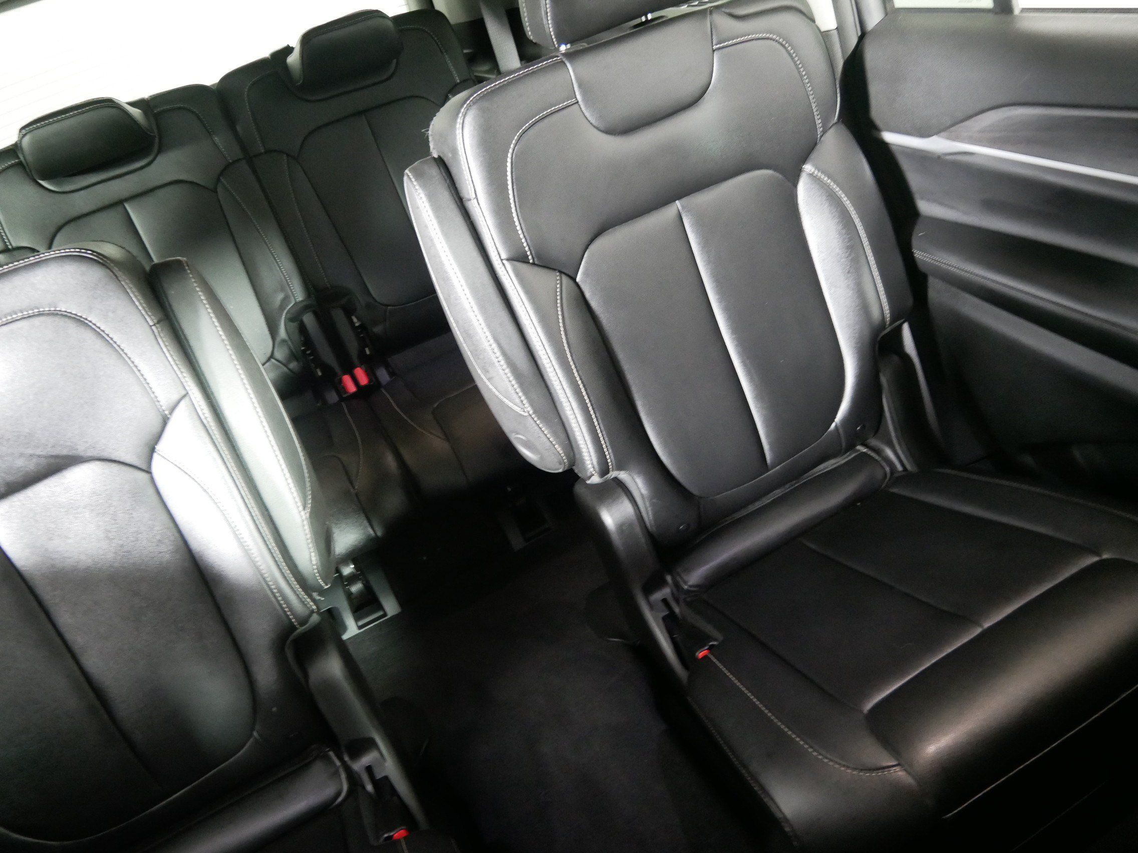 Used 2023 Jeep Grand Cherokee L Limited AWD/4WD image 14
