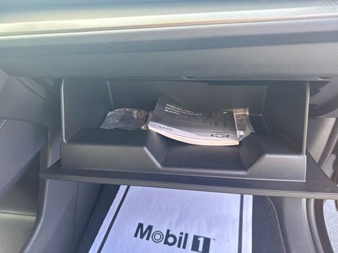 Used 2025 Chevrolet Traverse LT image 12