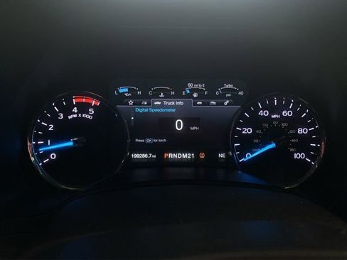 Used 2017 Ford F250 Lariat w/ Lariat Ultimate Package AWD/4WD image 16
