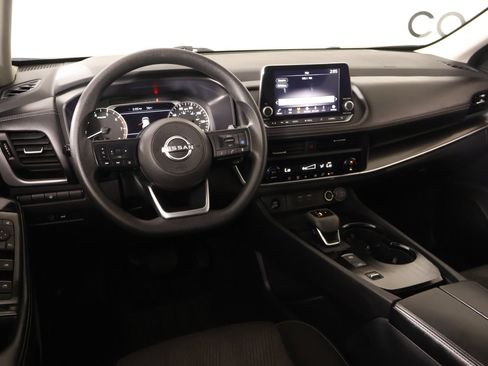 Used 2024 Nissan Rogue SV FWD image 2