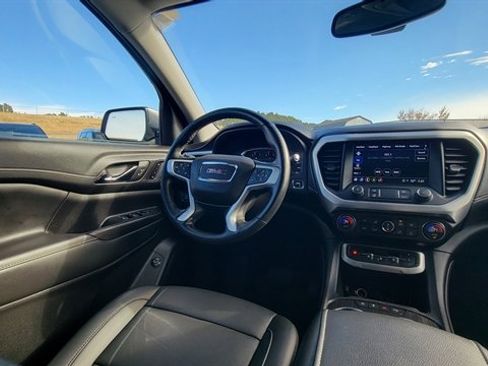 Used 2023 GMC Acadia SLT w/ Preferred Package image 17