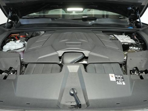 Used 2025 Porsche Cayenne Coupe image 29