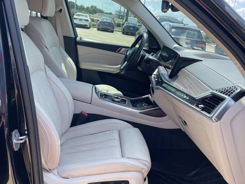 Used 2025 BMW X7 xDrive40i w/ Premium Package AWD/4WD image 4