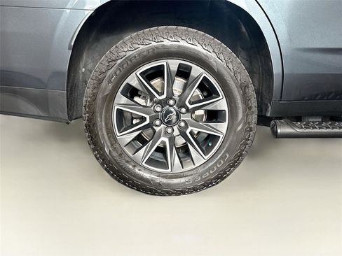 Used 2021 Chevrolet Tahoe Z71 w/ Luxury Package AWD/4WD image 39