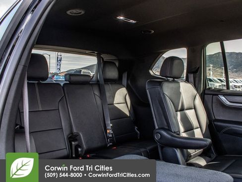 Used 2025 GMC Acadia Elevation w/ Elevation Premium Package image 8