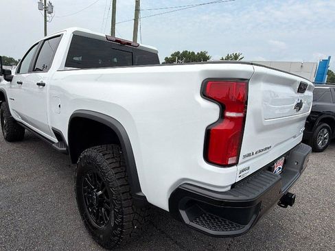 New 2026 Chevrolet Silverado 2500 ZR2 AWD/4WD image 11