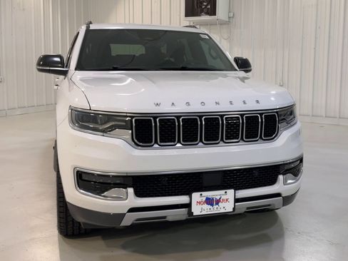 Used 2022 Jeep Wagoneer Series II image 4