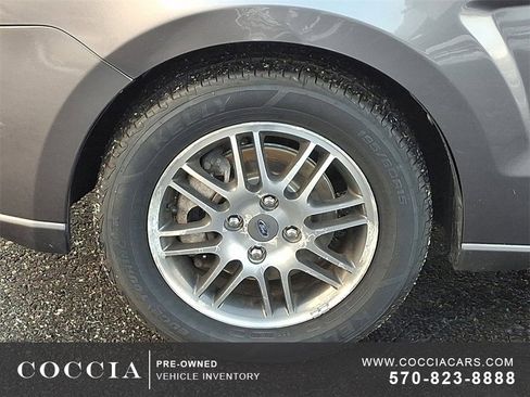 Used 2010 Ford Focus SE image 8