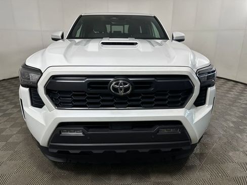 Used 2025 Toyota Tacoma TRD Sport w/ TRD Sport Upgrade Package AWD/4WD image 8