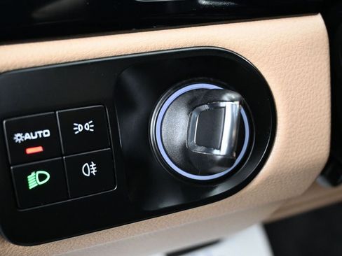 Used 2023 Porsche Cayenne Platinum Edition image 22