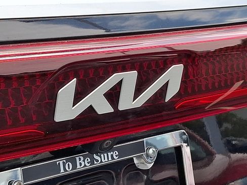 Used 2022 Kia Carnival LX FWD image 29