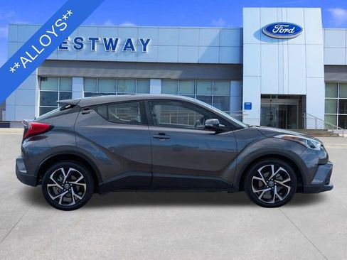 Used 2019 Toyota C-HR XLE image 3