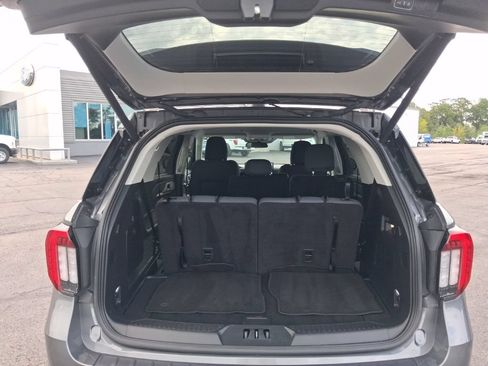 Used 2025 Ford Explorer Active AWD/4WD image 18