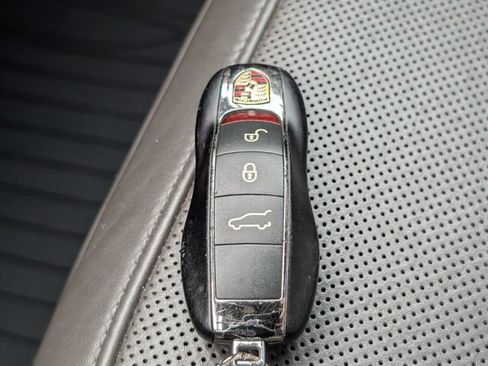 Used 2015 Porsche Macan Turbo AWD/4WD image 30