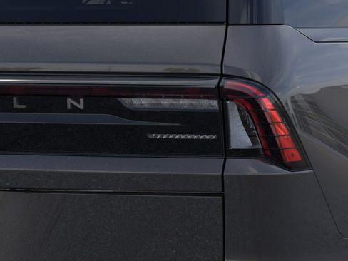 New 2026 Lincoln Navigator Black Label w/ Black Label Special Edition AWD/4WD image 21